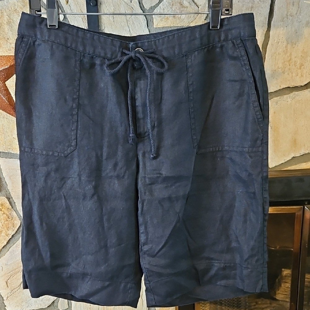 Black Bermuda Shorts with Drawstring Waist and Relaxed Fit